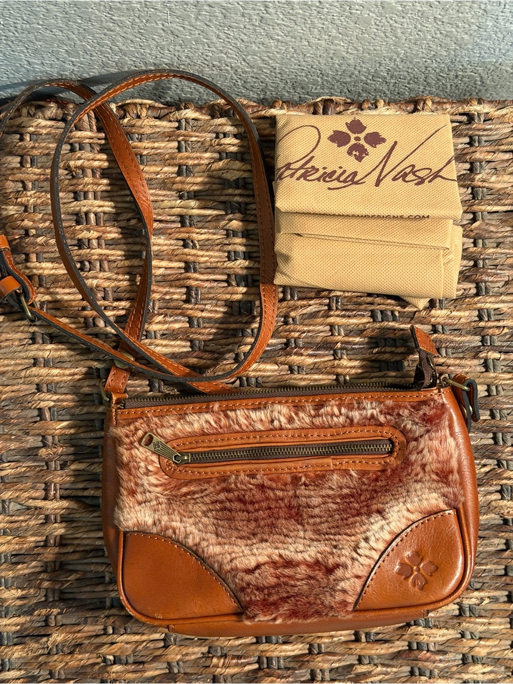 Patricia Nash Paullo C/B Tan Laser Cut Sherpa Crossbody Purse NWOT Dustcover